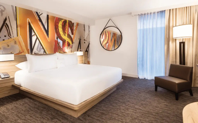 Deluxe District 3 Double room with pool view