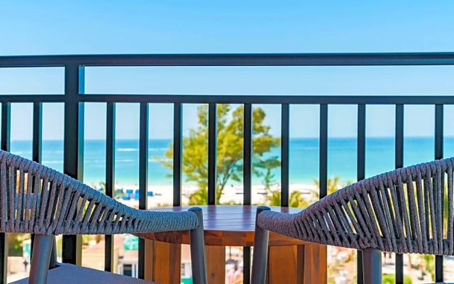 1 Bedroom Suite with balcony and with bay view