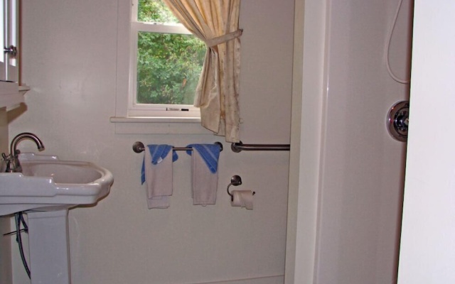 2 Bedrooms Cottage