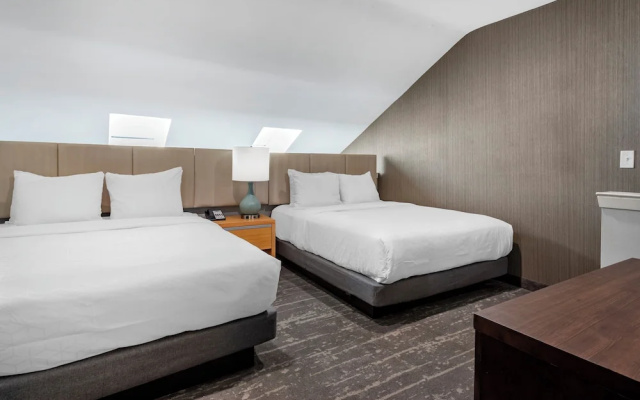 Deluxe Quadruple Suite