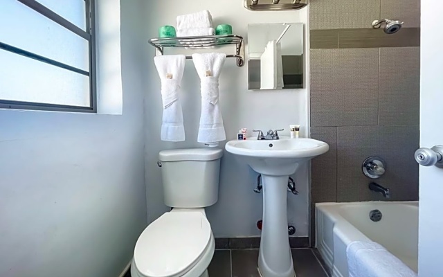 1 Bedroom Double Suite with partial ocean view