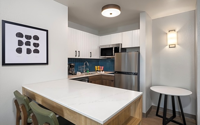 2 Bedrooms Sextuple Suite with river view