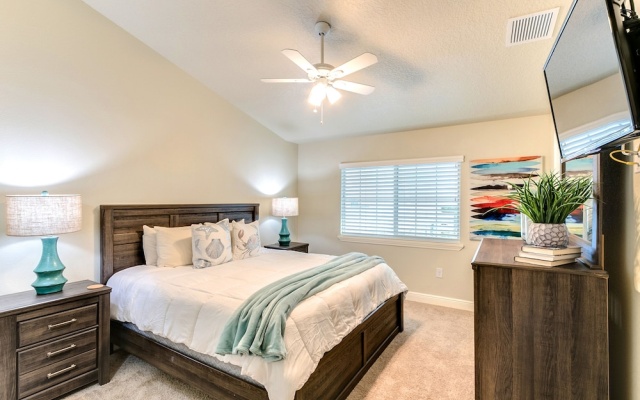 3 Bedrooms Standard Family room