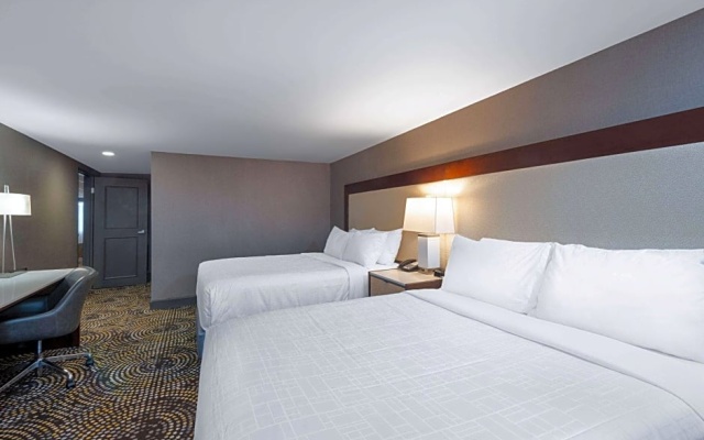 Deluxe Sextuple Suite