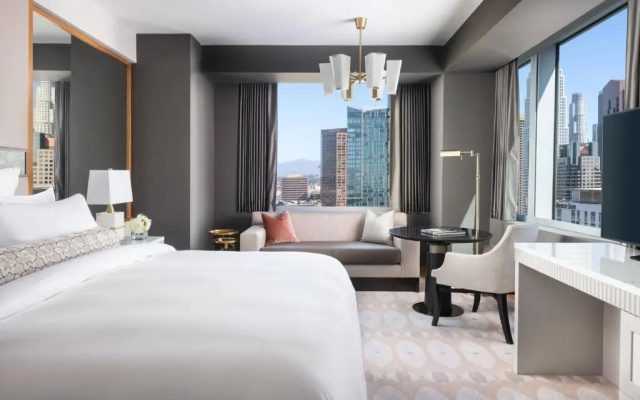 Larger Corner Double room with city view