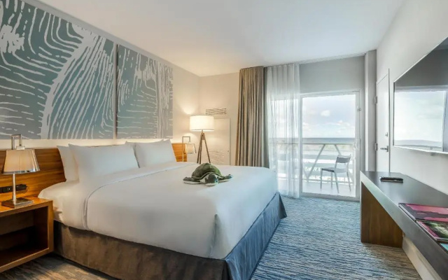 Standard room with balcony and oceanfront