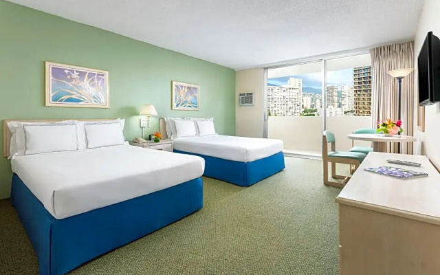 Standard Quintuple room with city view