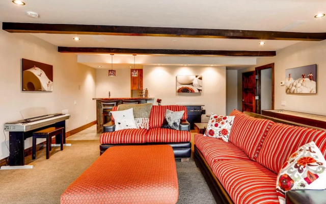 Grand Cottage