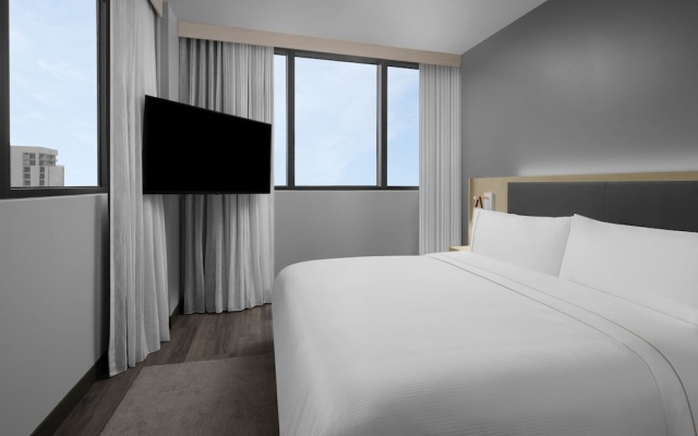 3 Bedrooms With Full Kitchen Suite with city view
