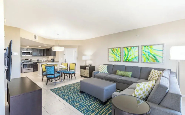 2 Bedrooms Deluxe Suite with pool view