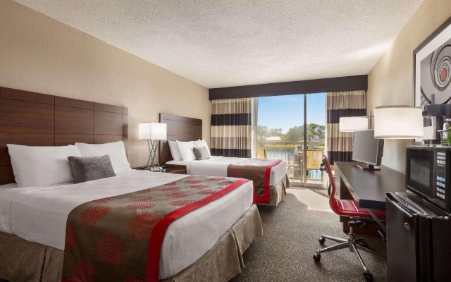 Standard Quadruple room with balcony and with water view
