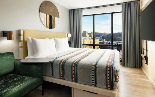 Standard Double room with city view