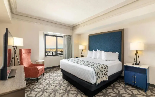 2 Bedrooms Suite with balcony