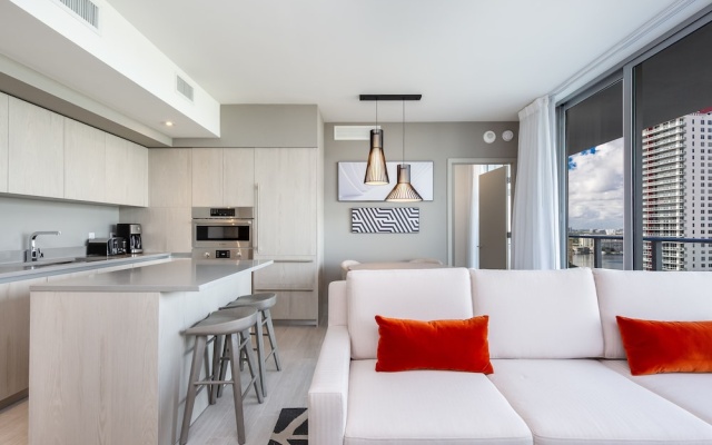 3 Bedrooms Luxury Suite with balcony and with bay view