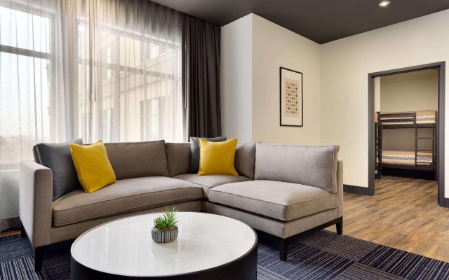 Quadruple Suite with park view