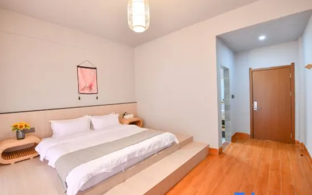 Standard room with courtyard view