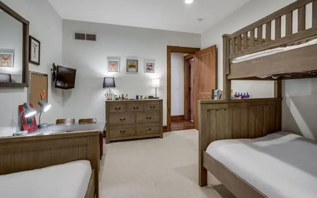 4 Bedrooms Standard room with balcony