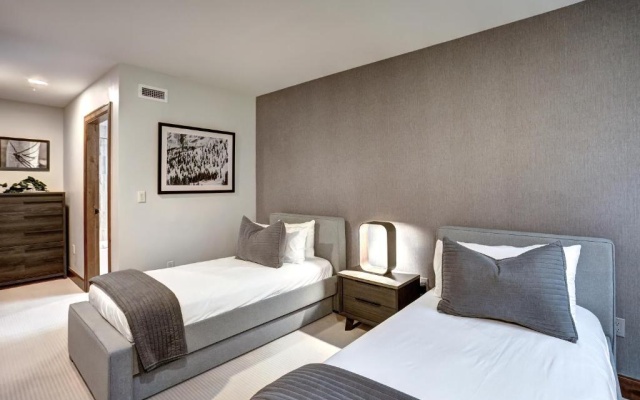 4 Bedrooms Apartment with mountain view