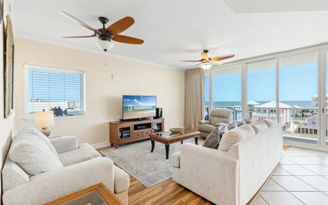 3 Bedrooms Executive room with balcony and beachfront