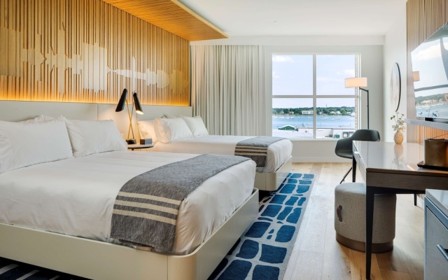 Standard Quadruple room with water view