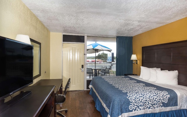 Double room with pool view