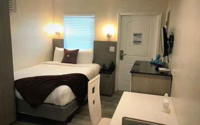 Double Studio with pool view