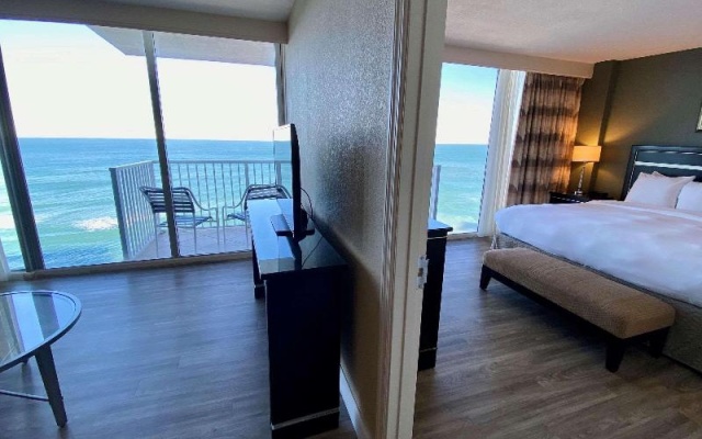 Suite with balcony and oceanfront