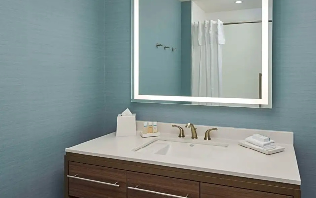 Double Suite with balcony and with partial ocean view