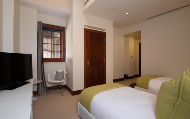 3 Bedrooms Apartment