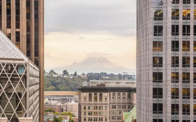Deluxe Quadruple room with mountain view
