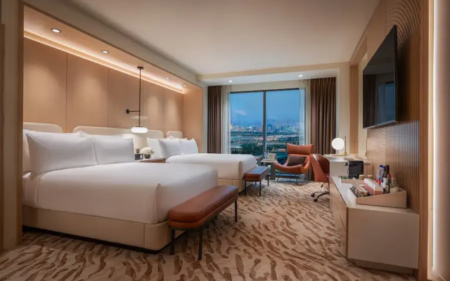 Standard Quadruple room with partial view