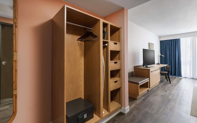 1 Bedroom Suite with partial ocean view