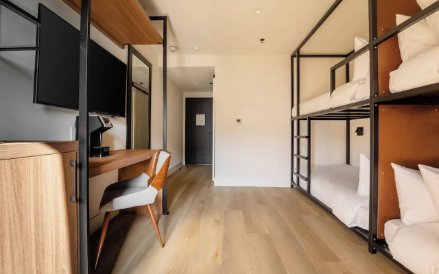 1 Bedroom Standard Quadruple room with balcony