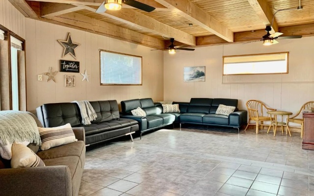 5 Bedrooms Standard Family room