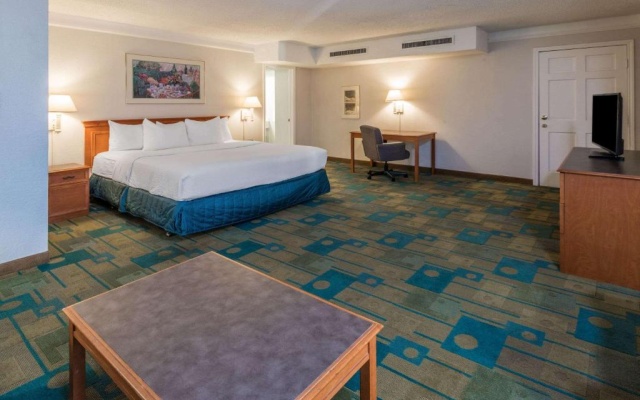Deluxe Family Suite