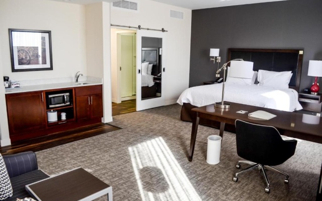 Suite with city view