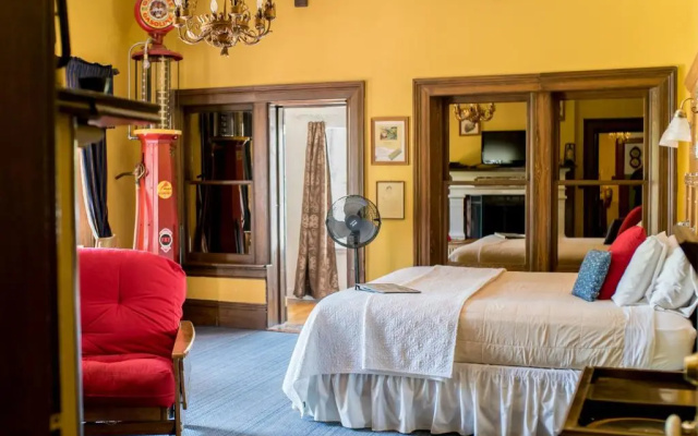 Standard Quadruple room with garden view