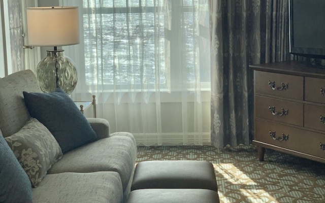 Suite with balcony and with bay view