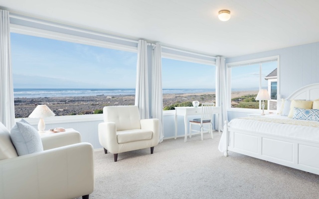 3 Bedrooms Standard room with partial ocean view