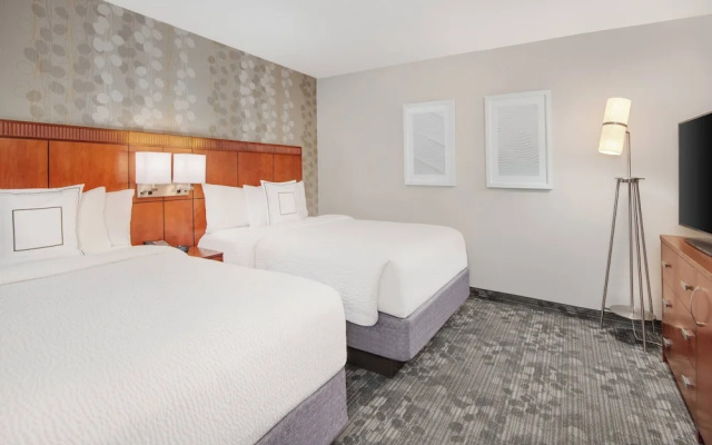 1 Bedroom Suite with balcony and with courtyard view