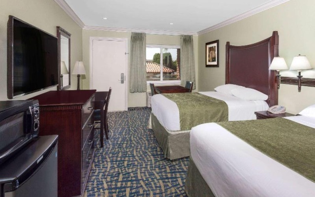 Business Quadruple room