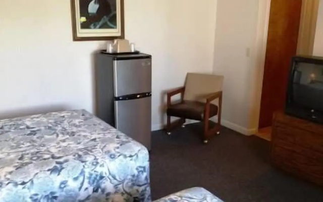 Standard Quadruple room with courtyard view