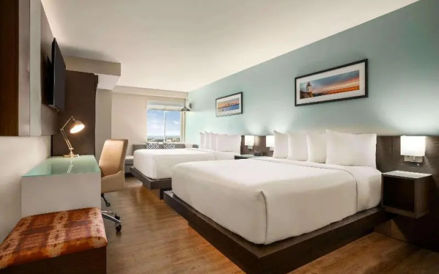 Standard Quadruple room with view