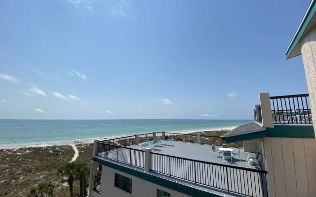 3 Bedrooms Standard room with bay view