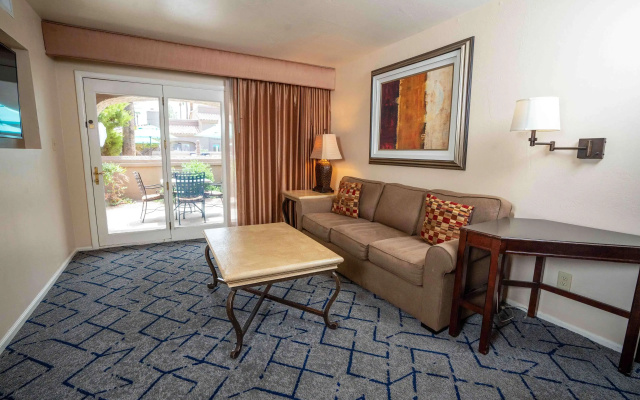 Quadruple Suite with pool view