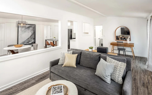 3 Bedrooms Cottage oceanfront