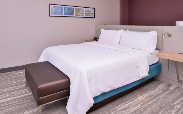 Deluxe Mobility/Hearing Accessible Double room