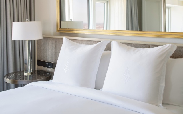 1 Bedroom Accessible Double Suite