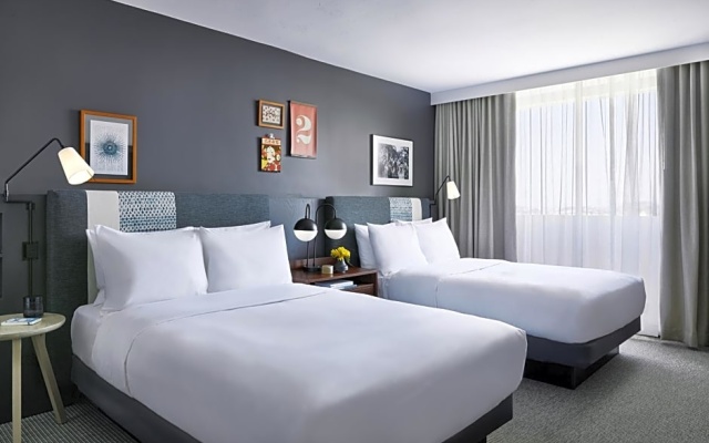 Twin room with balcony and with city view