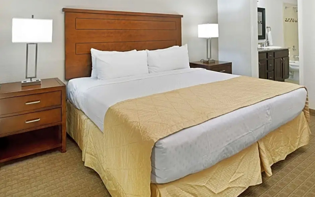 3 Bedrooms Sextuple Suite